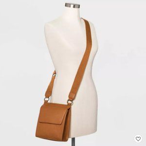 NWT Universal Thread Crossbody Bag